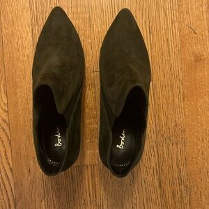 Green suede leather booties